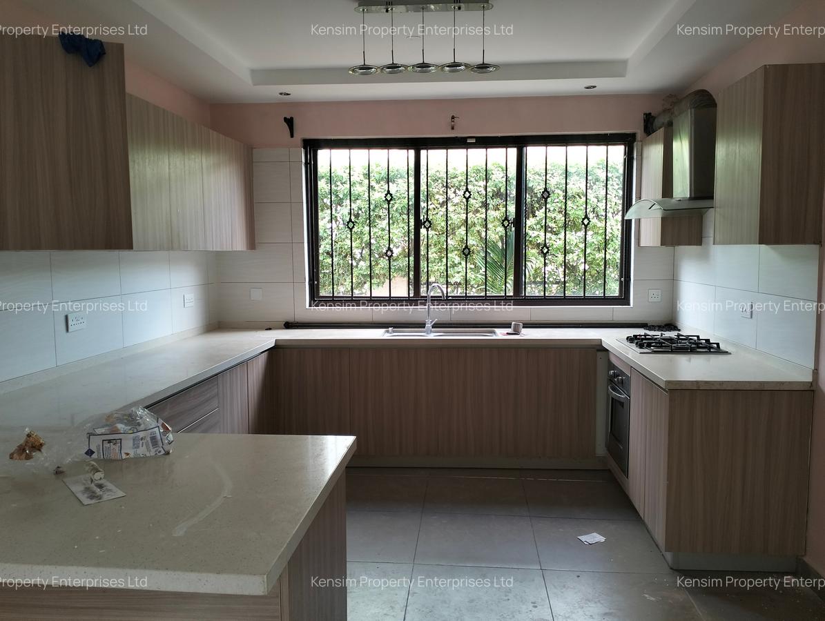 4 Bed Townhouse with En Suite in Lavington - 4