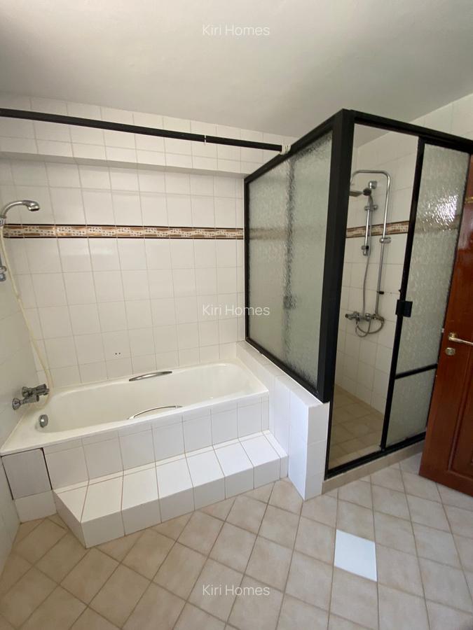 7 Bed Townhouse with En Suite in Gigiri - 20
