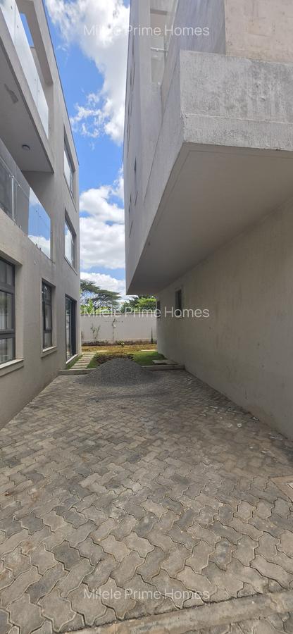 6 Bed Villa with En Suite at Lavington - 18