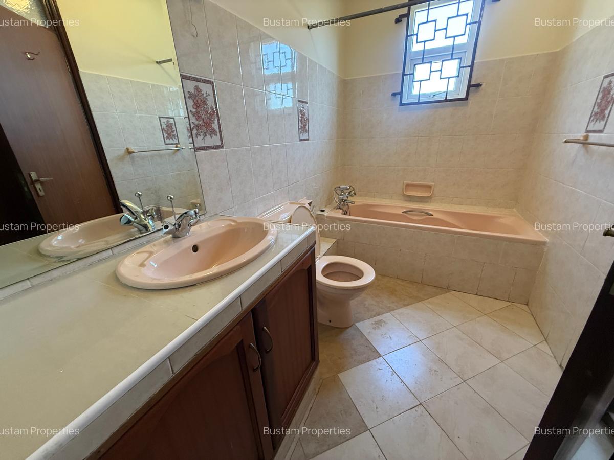 5 Bed Townhouse with En Suite in Lavington - 9