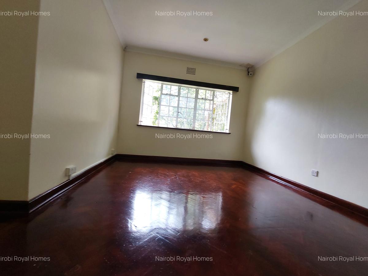 4 Bed House with En Suite at Lavington Green - 12