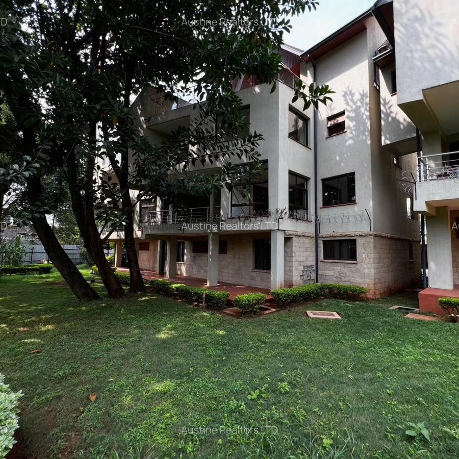 4 Bed Villa with En Suite in Lavington - 2