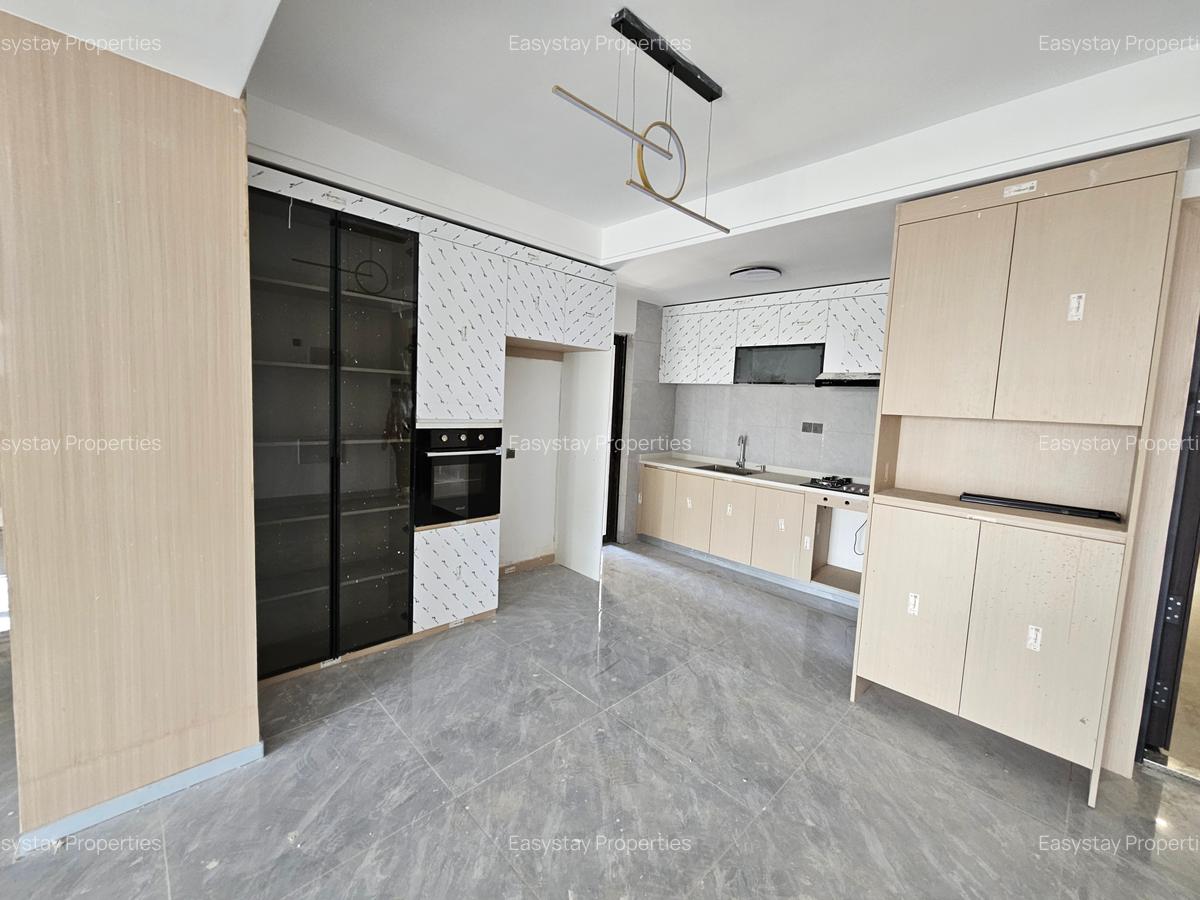 3 Bed Apartment with En Suite in Riverside - 5