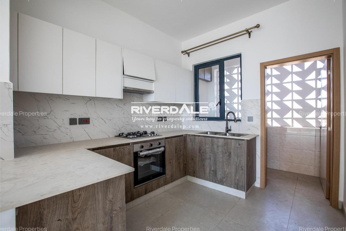 2 Bed Apartment with En Suite in Brookside - 3