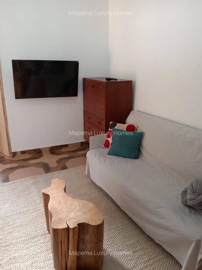 1 Bed House with En Suite at Tree Lane - 5