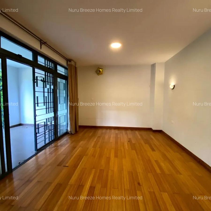 5 Bed Townhouse with En Suite in Spring Valley - 8