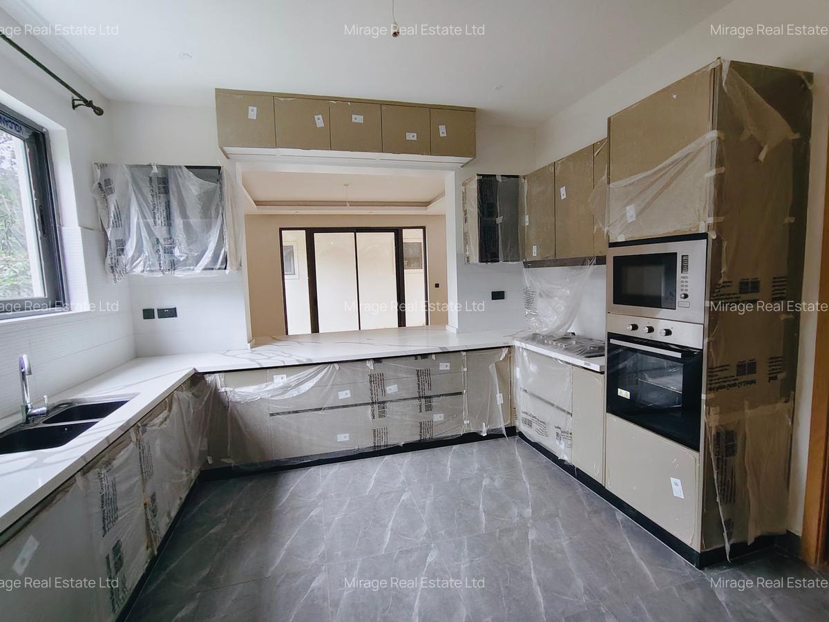 6 Bed Townhouse with En Suite in Lavington - 7