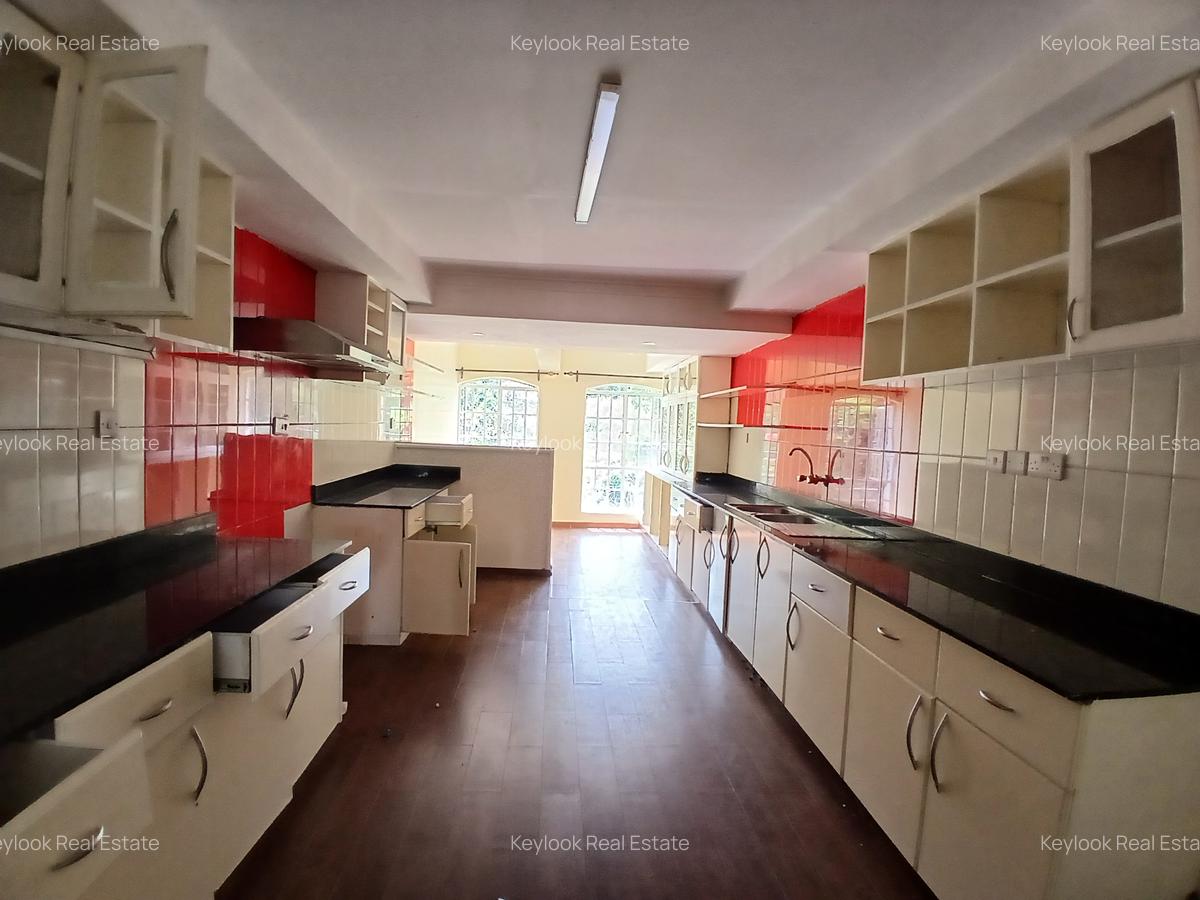 4 Bed Townhouse with En Suite at Hundred Avenue - 10