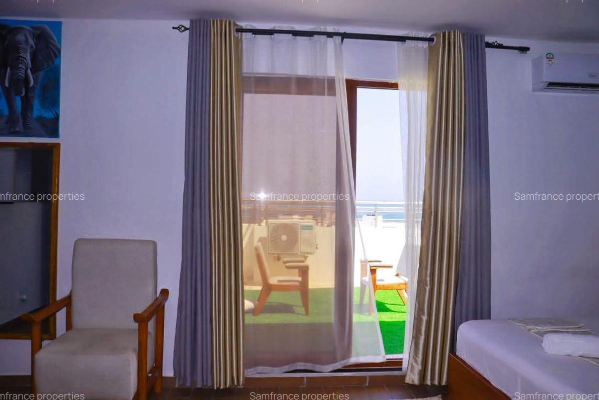 Serviced Studio Apartment with En Suite at Baobab Road - 6