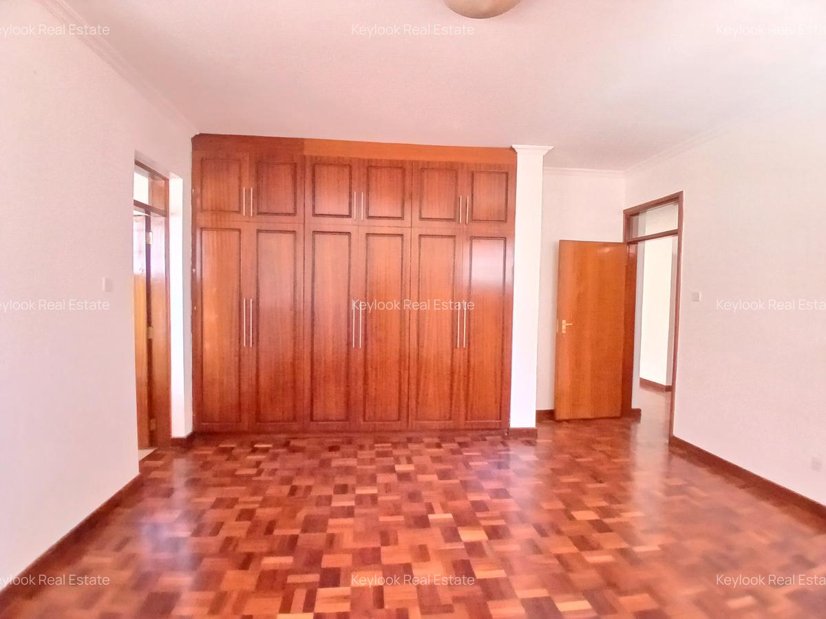 5 Bed Townhouse with En Suite at Lavington - 12