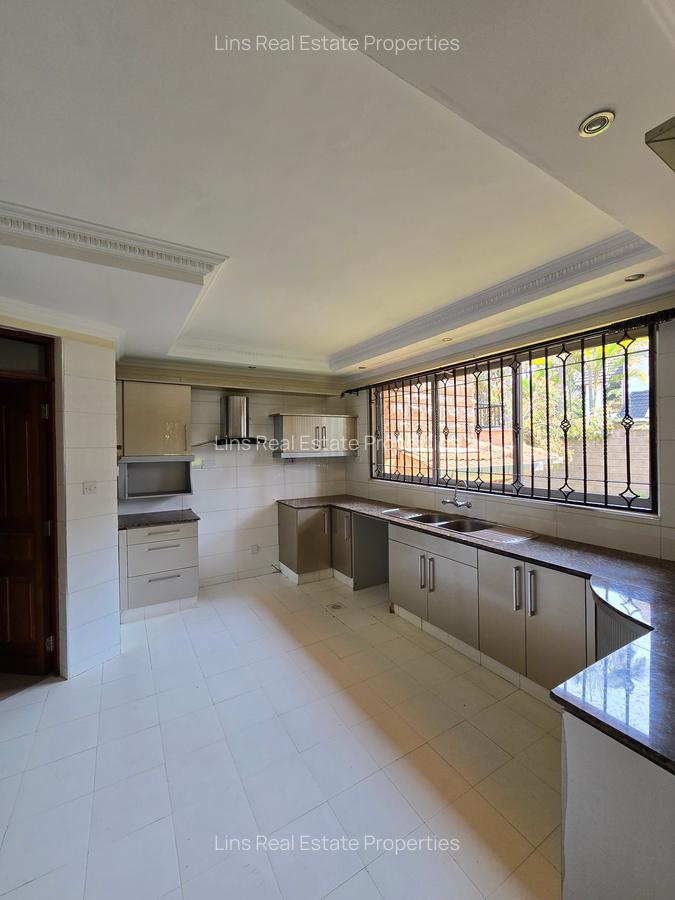 4 Bed Townhouse with En Suite in Runda - 8