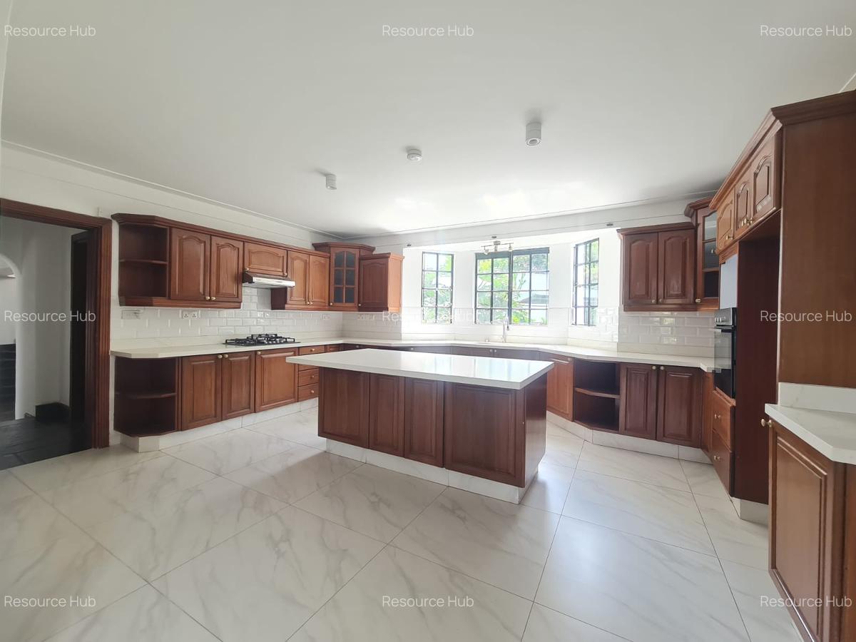 5 Bed House with En Suite at Nyari - 12