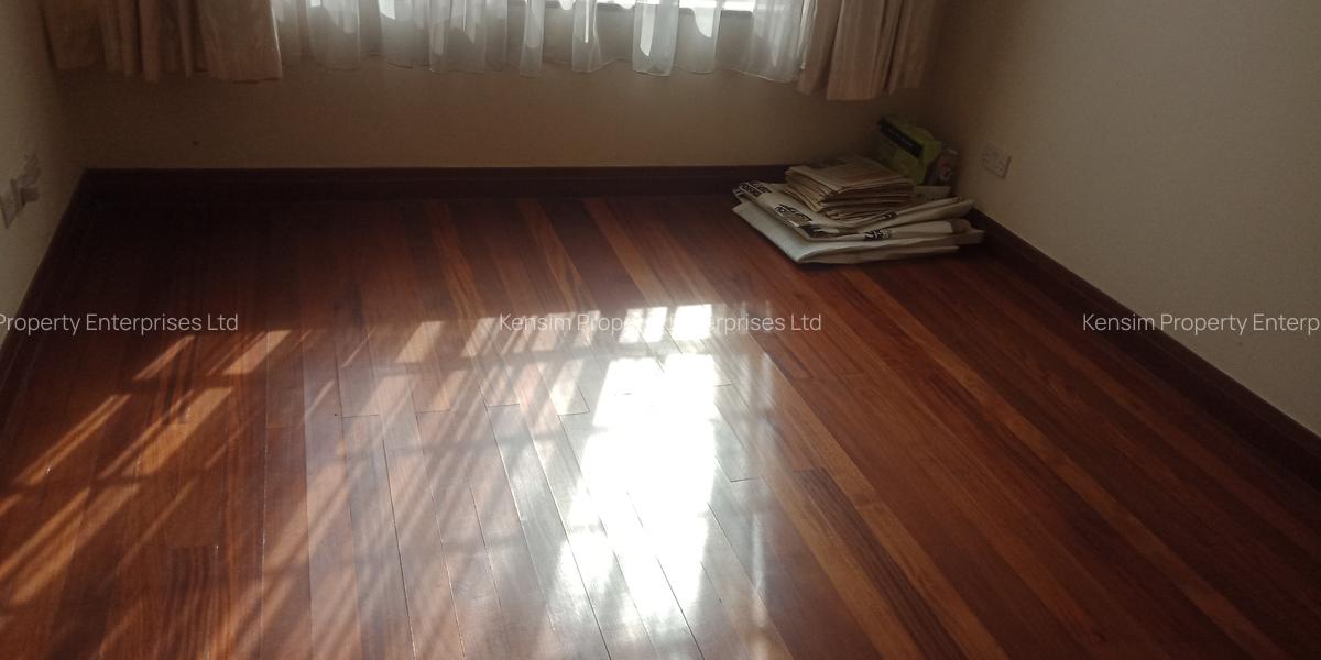 5 Bed Townhouse with En Suite in Lavington - 3