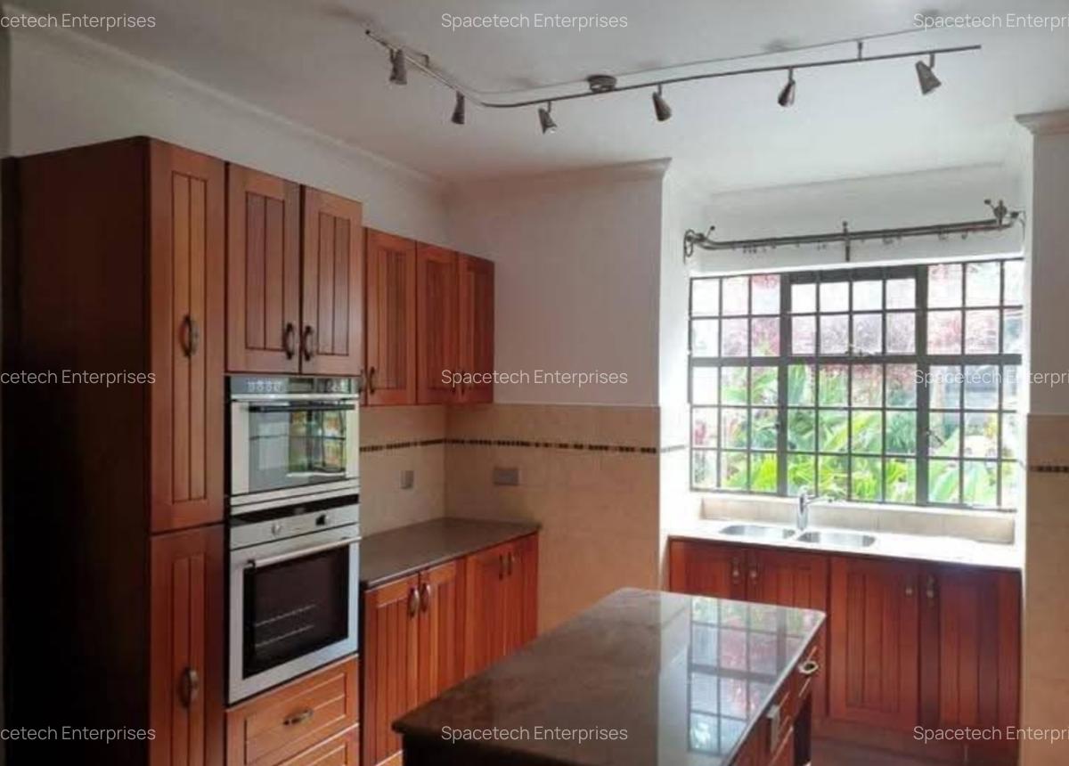 4 Bed Townhouse with En Suite in Spring Valley - 7