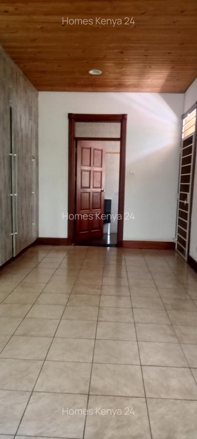 6 Bed House at Rosslyn Lone Tree - 15