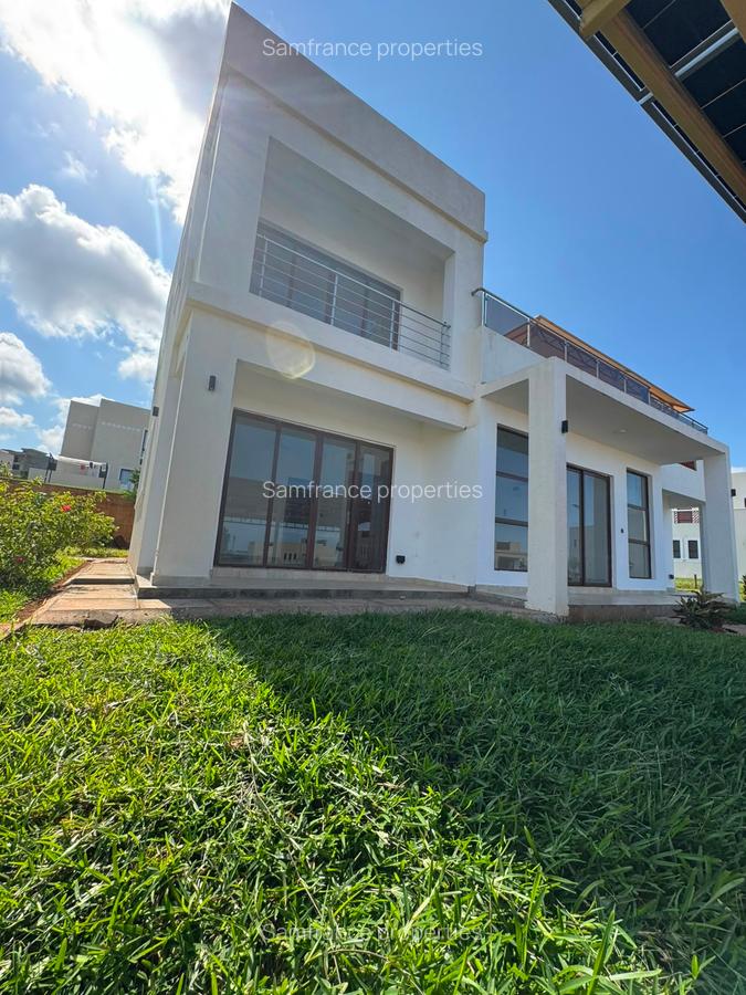 4 Bed Villa with En Suite at Pazuri - 1