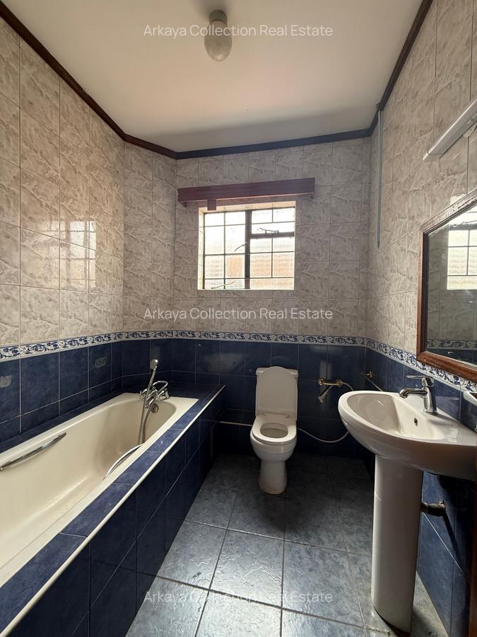 5 Bed House with En Suite in Runda - 10
