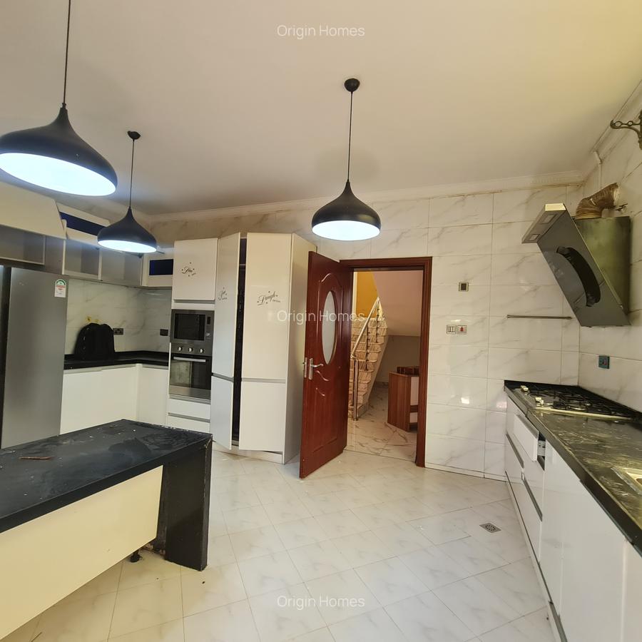 4 Bed Townhouse with En Suite at Lavington - 7