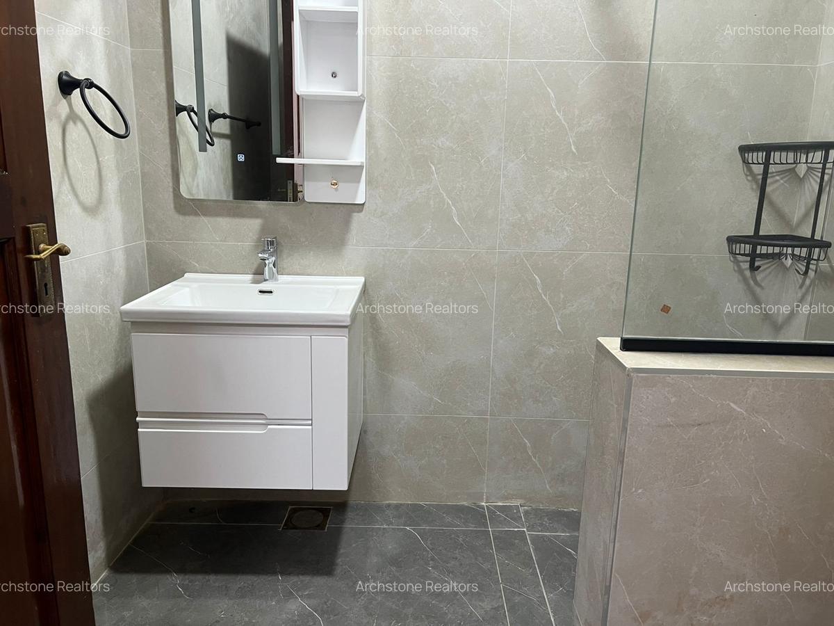 5 Bed House with En Suite in Runda - 9