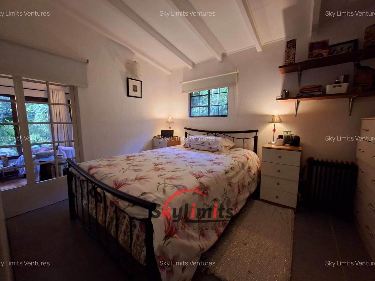 1 Bed House with Swimming Pool in Rosslyn - 8