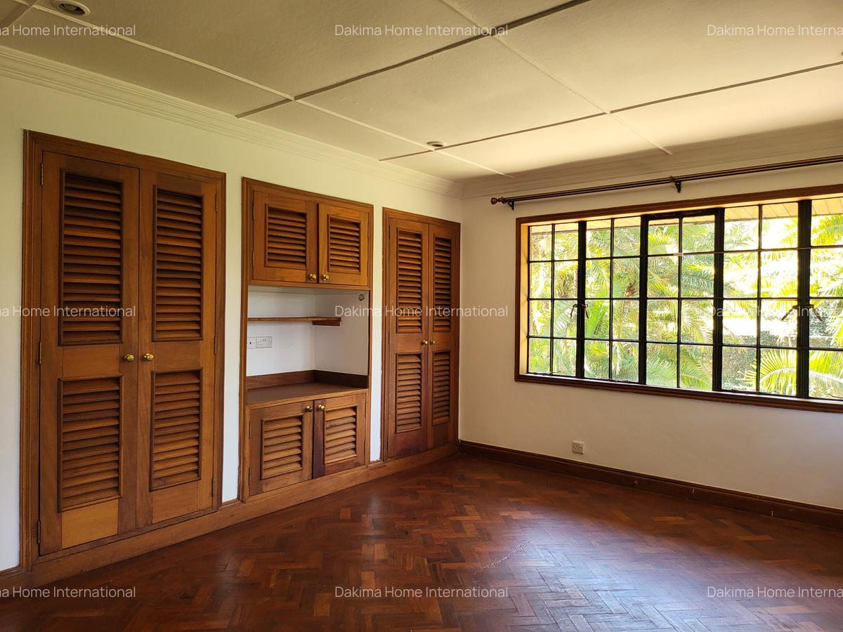 5 Bed House with En Suite in Runda - 15
