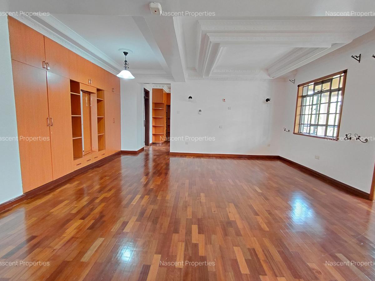 5 Bed House with En Suite in Runda - 9