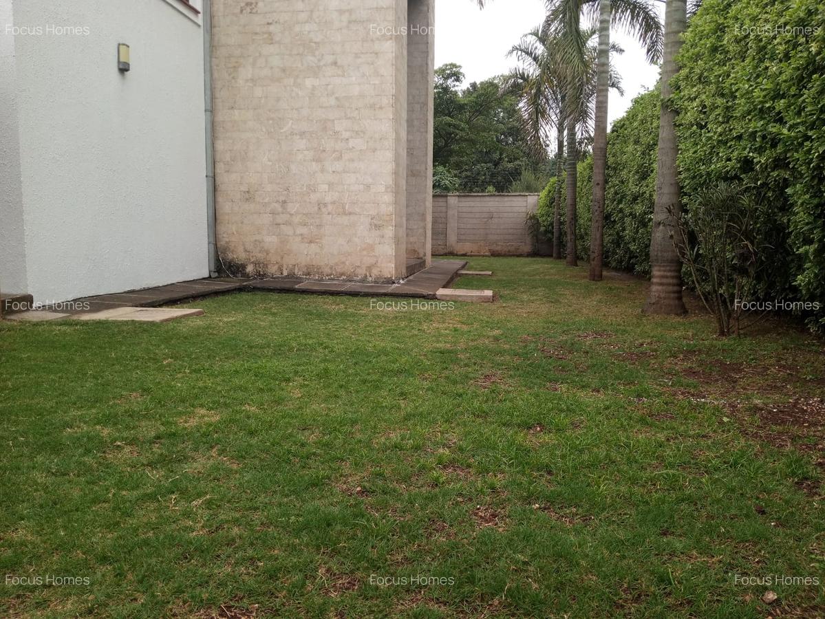 4 Bed Townhouse with En Suite in Lavington - 18
