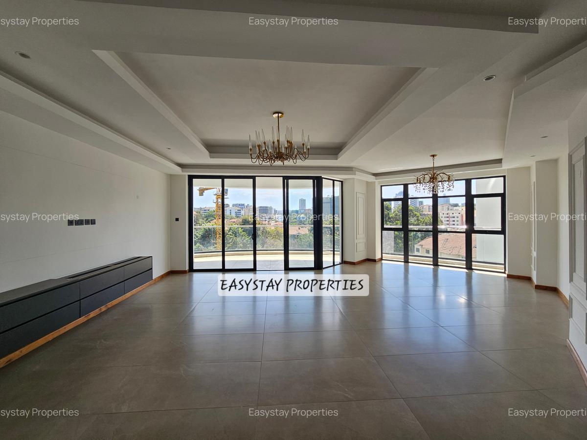 3 Bed Apartment with En Suite in Riverside - 2
