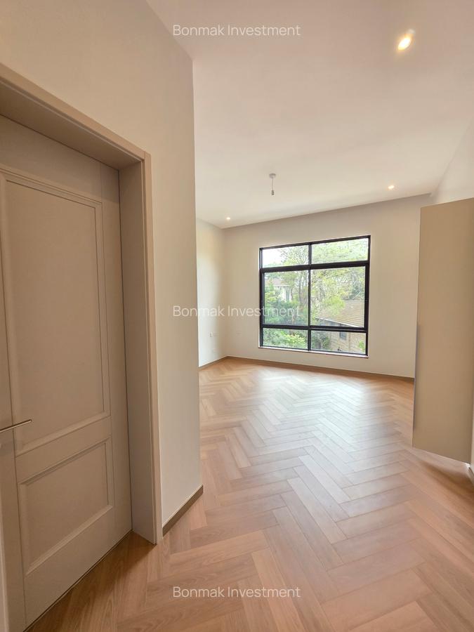 5 Bed Townhouse with En Suite at Lavington Green - 14