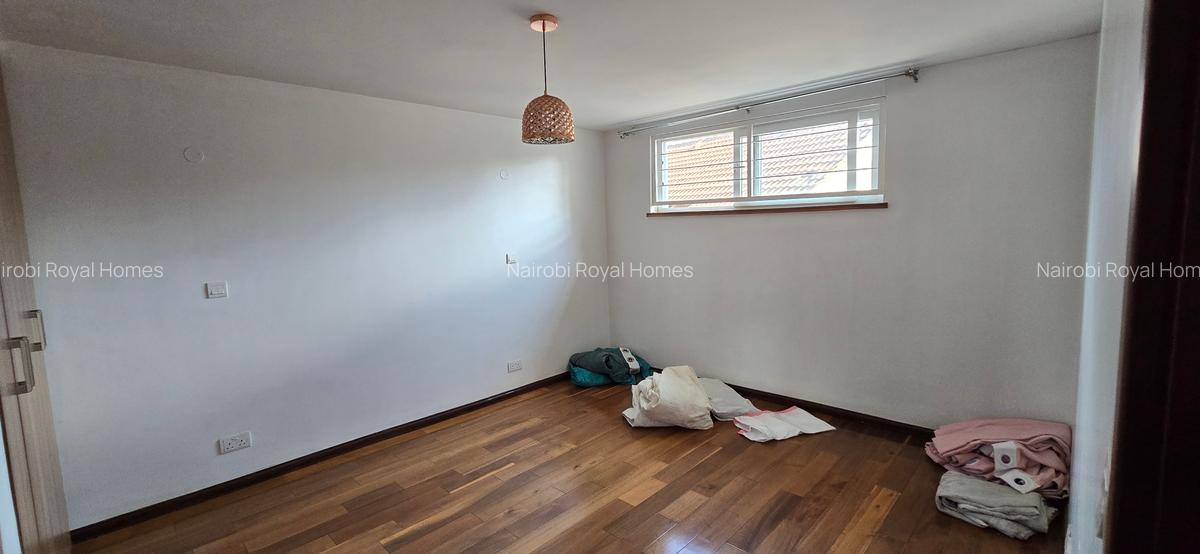 5 Bed Townhouse with En Suite at Lavington Green - 14