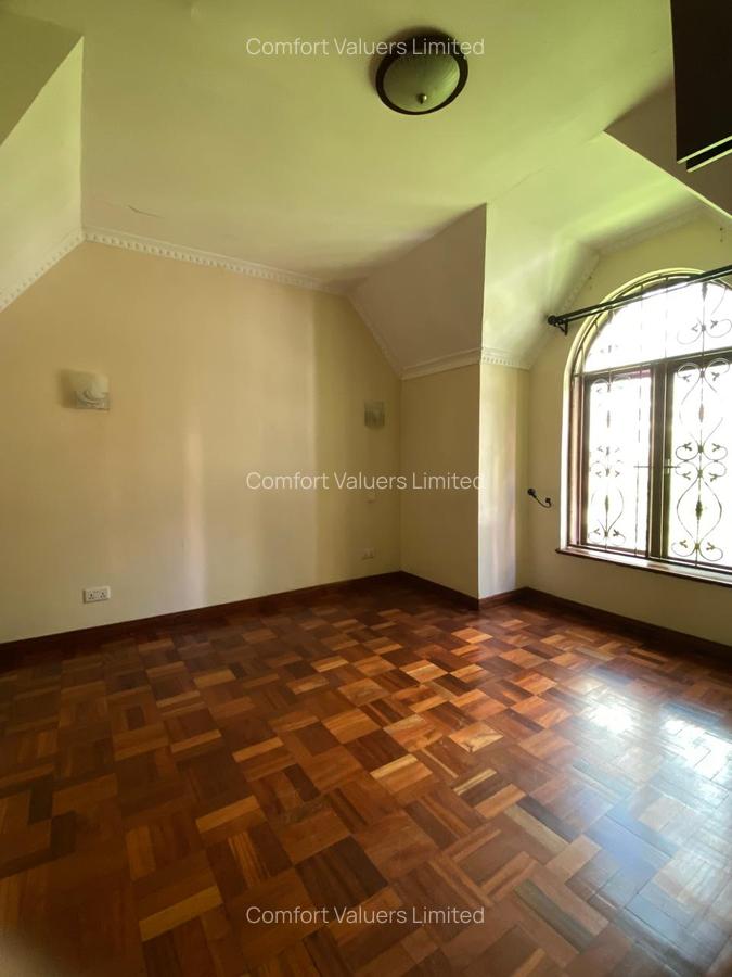 6 Bed Townhouse with En Suite at Near State House Road - 10