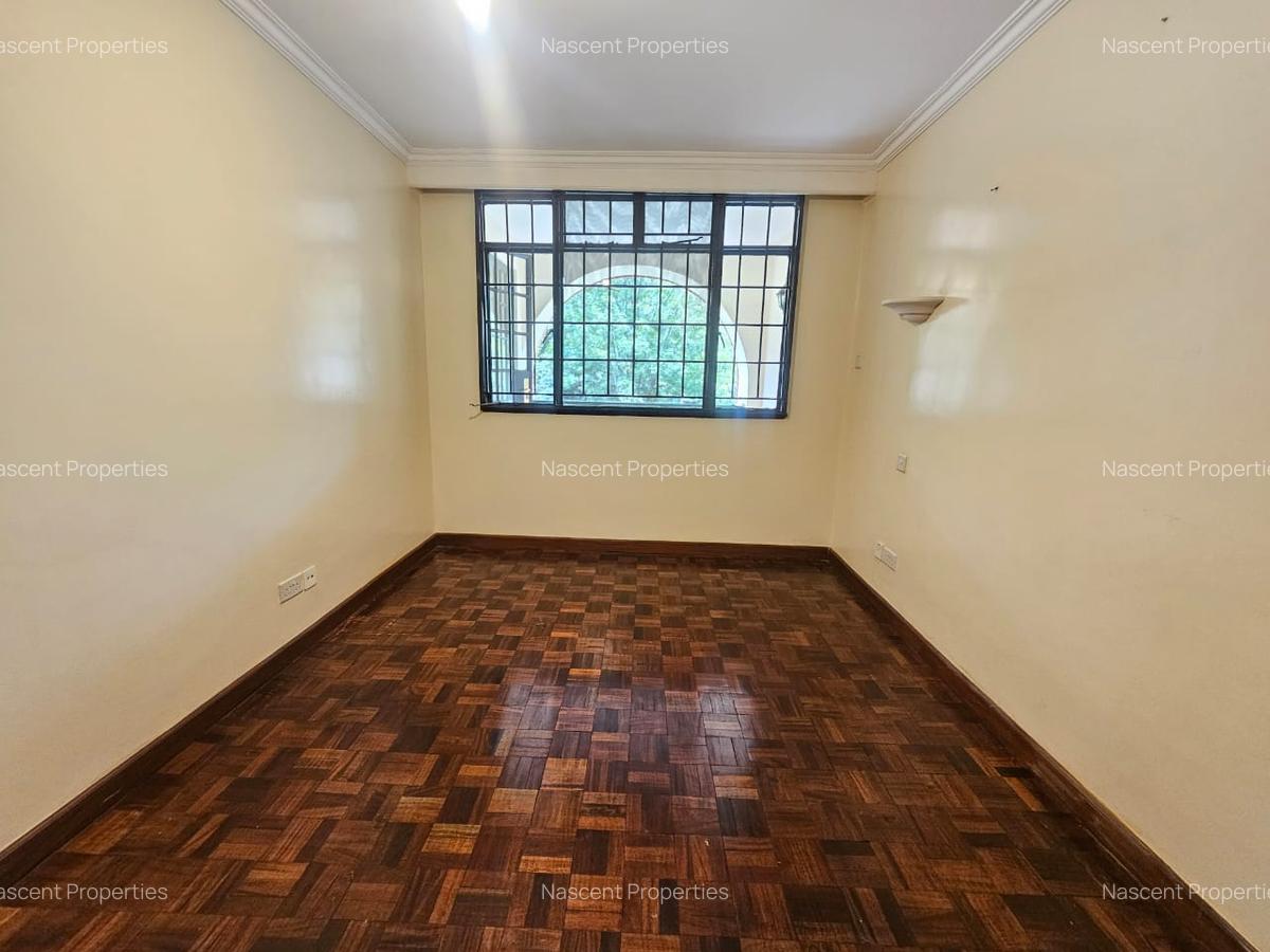 4 Bed Apartment with En Suite in Riverside - 12