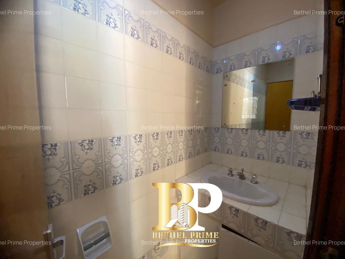 3 Bed Townhouse with Garden in Brookside - 11