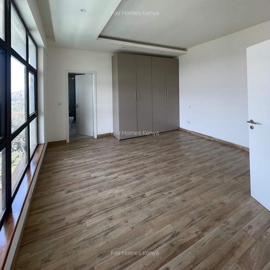 4 Bed Apartment with En Suite at Riverside Drive - 13