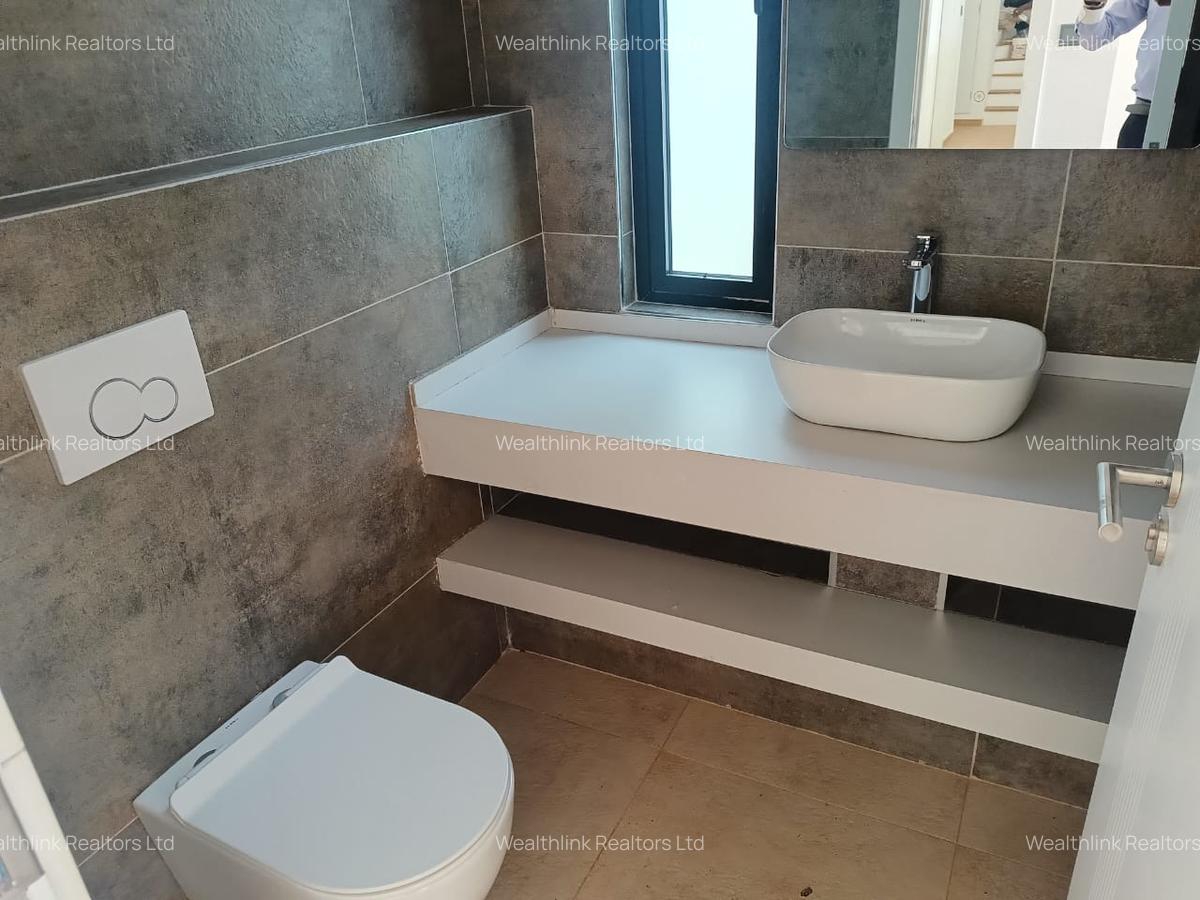 4 Bed Townhouse with En Suite at Paradise Lost - 4