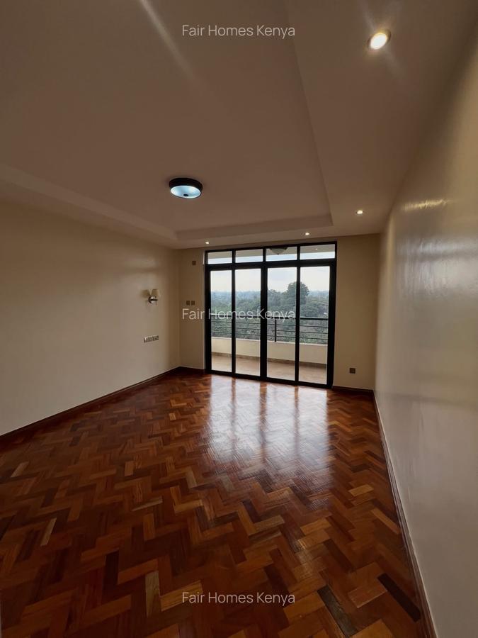 4 Bed Apartment with En Suite at Riverside Drive - 11