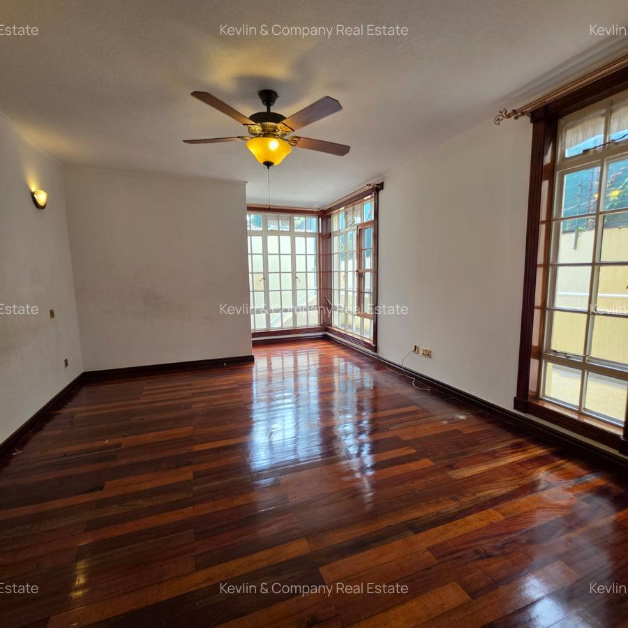 4 Bed Villa with En Suite in Kyuna - 10