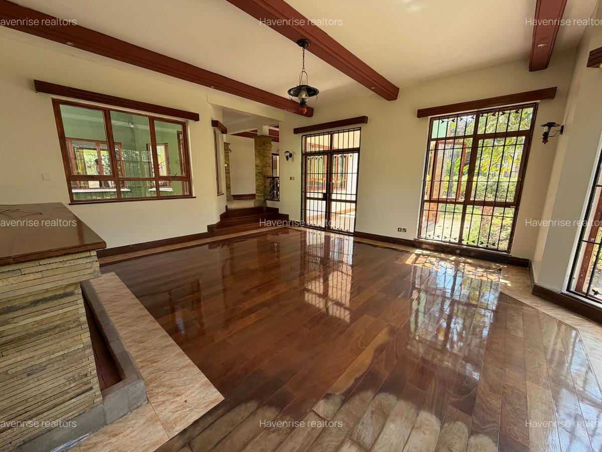 5 Bed Villa with Swimming Pool in Runda - 3