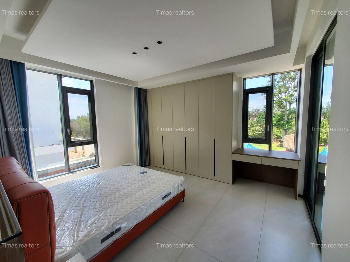 5 Bed Townhouse with En Suite at Lavington - 13
