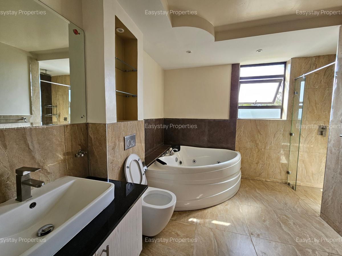 3 Bed Apartment with En Suite in Riverside - 8