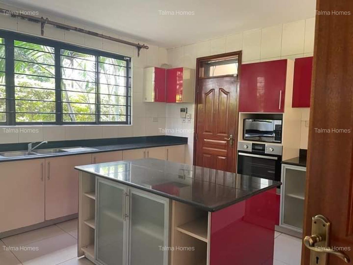 5 Bed Townhouse with En Suite at Lavington - 2