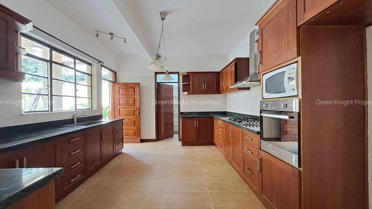 4 Bed Townhouse with En Suite in Spring Valley - 4