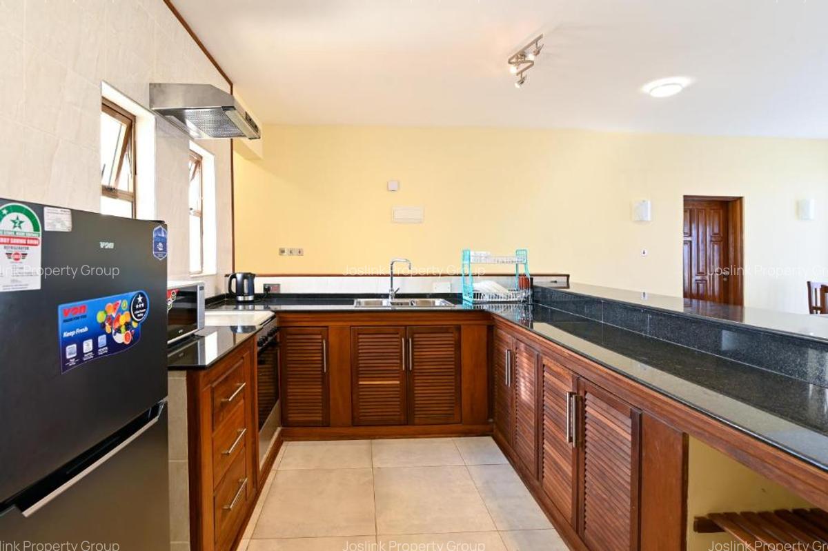 Serviced 3 Bed Apartment with En Suite in Mombasa CBD - 9