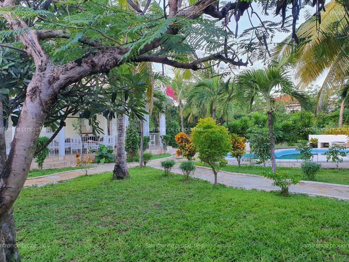 5 Bed House with En Suite at Watamu - 8