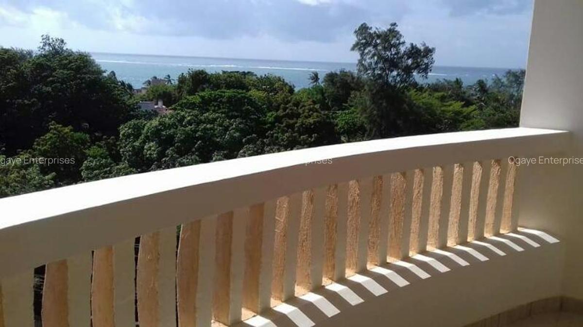 3 Bed Apartment with En Suite at Bungalows Road - 1