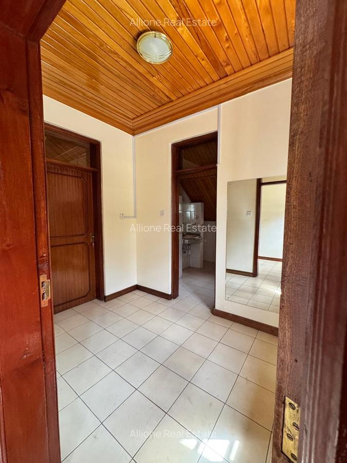 4 Bed House at Near Giraffe Centre - 18