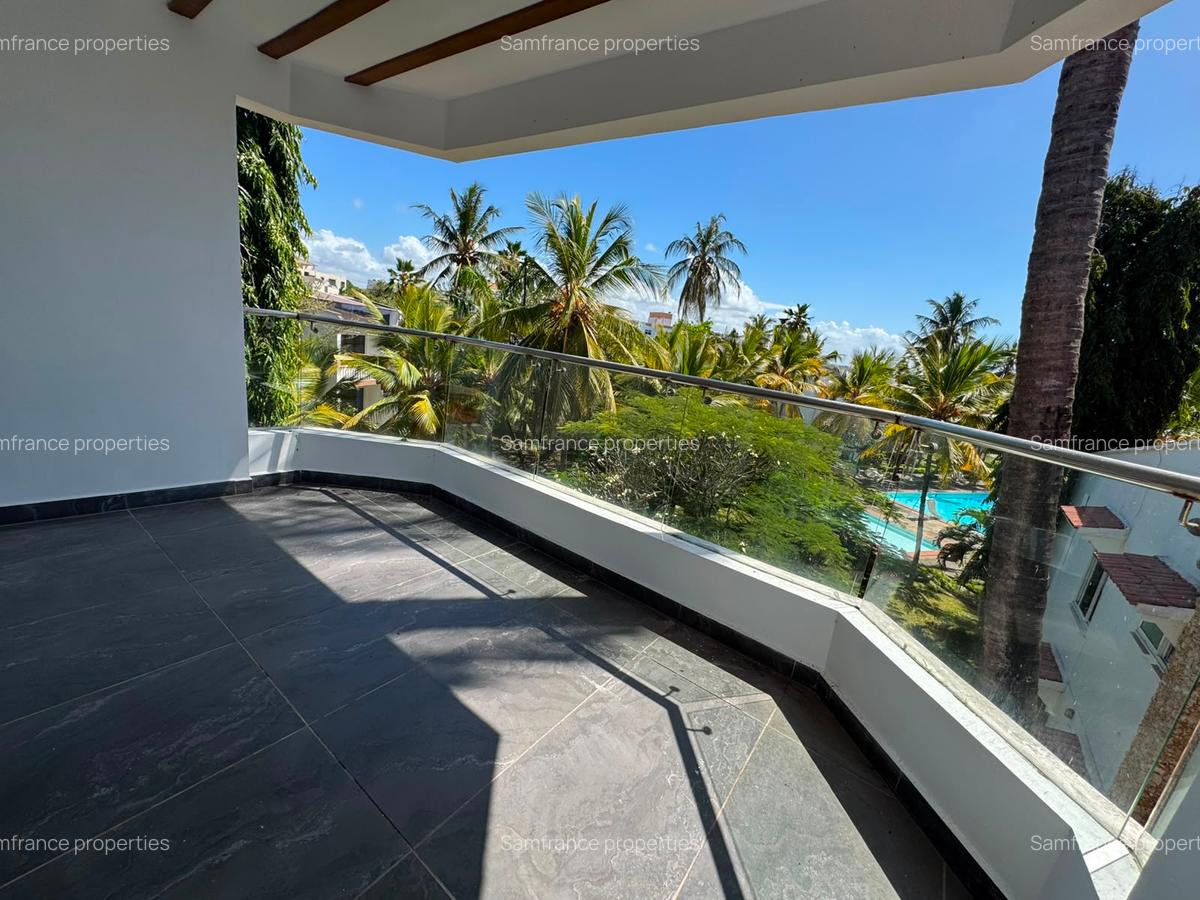 1 Bed Apartment with En Suite at 3Rd Avanue - 9