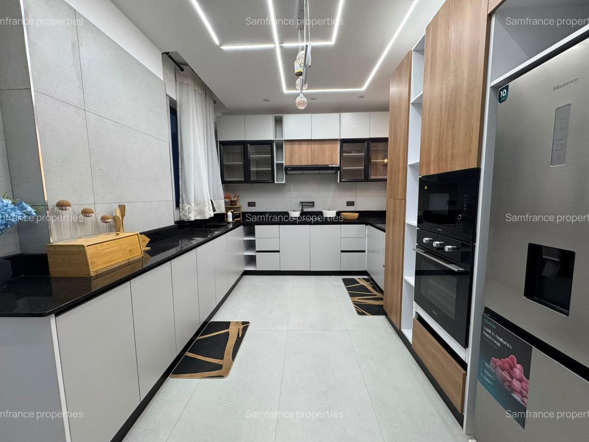 Serviced 3 Bed Apartment with En Suite at Tudor - 8