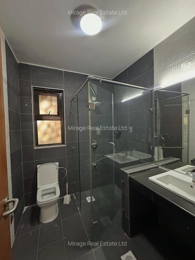 1 Bed Apartment with Swimming Pool in Dennis Pritt - 4