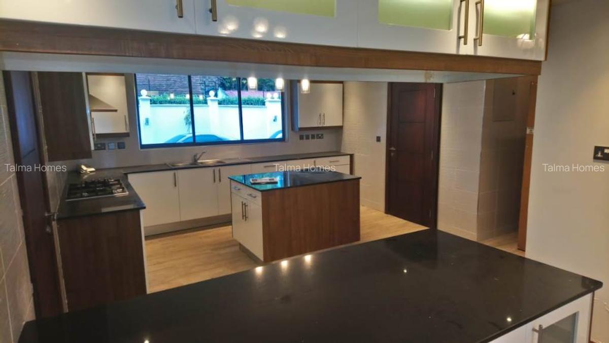5 Bed Townhouse with En Suite at Lavington Green - 10